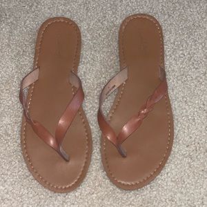 Super cute brown sandals with braided detailing✨